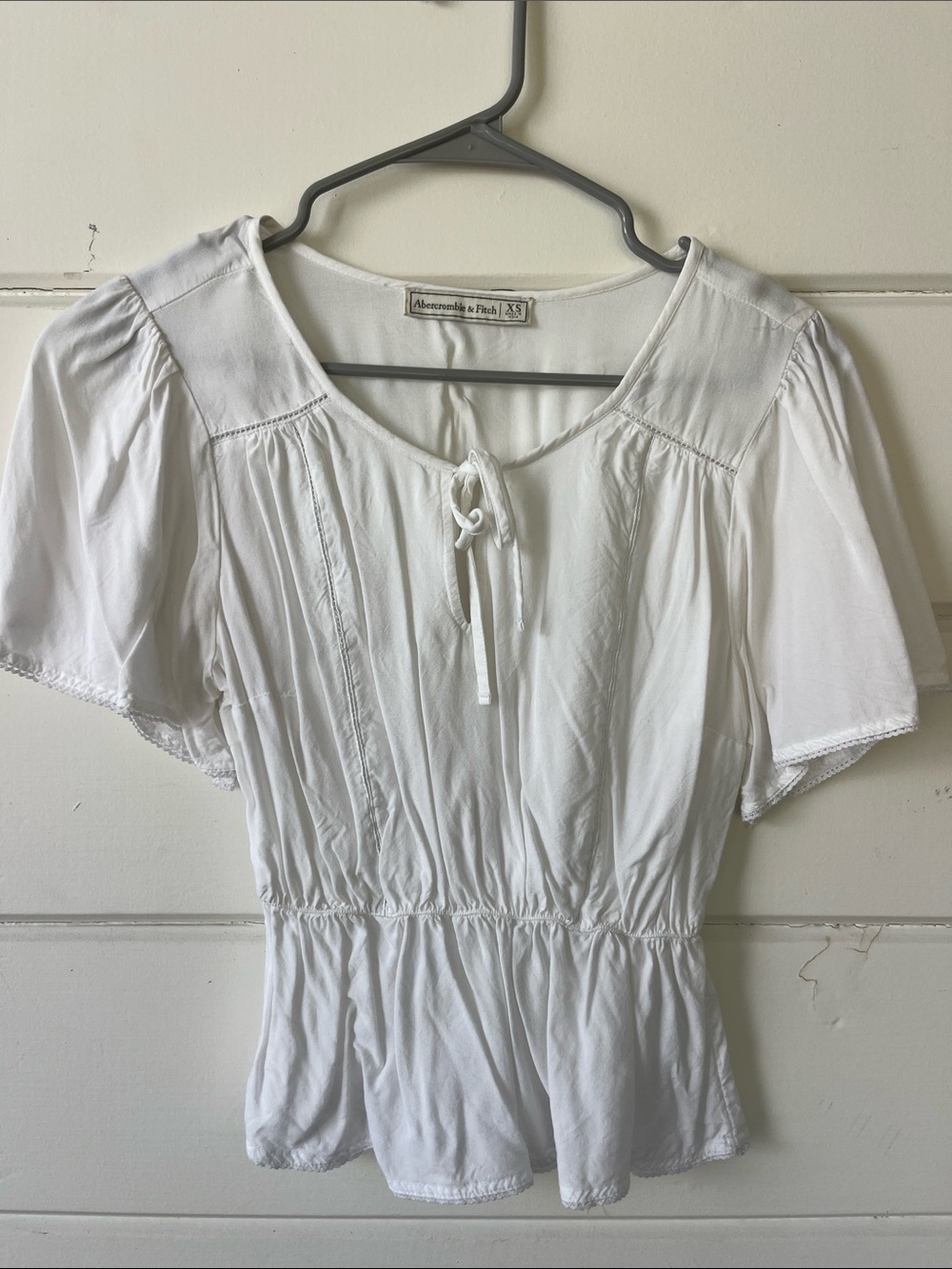 Abercrombie & Fitch White Tie-Front Puff Sleeve Peasant Top